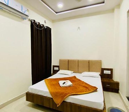 Hotel Soham Palace Ujjain Bagian luar foto