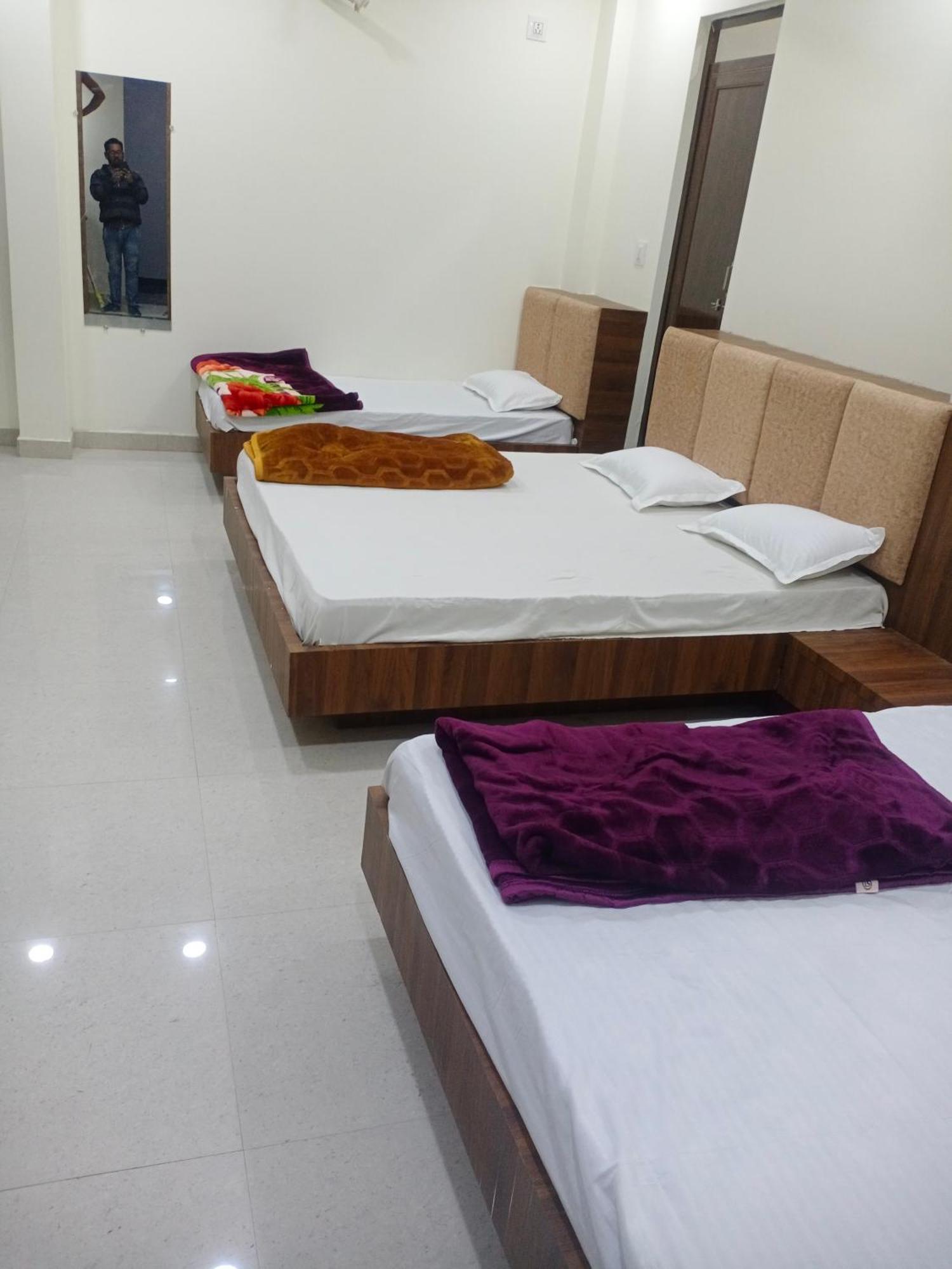 Hotel Soham Palace Ujjain Bagian luar foto