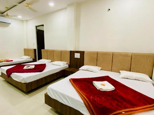 Hotel Soham Palace Ujjain Bagian luar foto